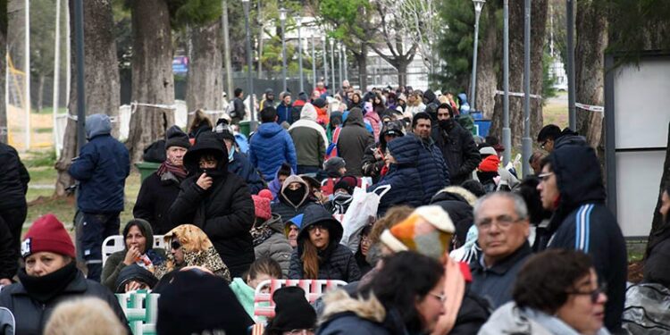 Acampe y largos viajes para asistir a oración cantada y bendiciones de Leda en la ex Rural – Diario El Ciudadano y la Región