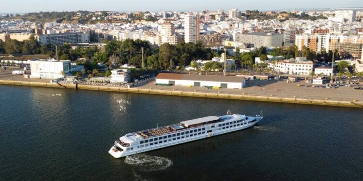 El Puerto de Huelva recibe este fin de semana dos escalas de cruceros