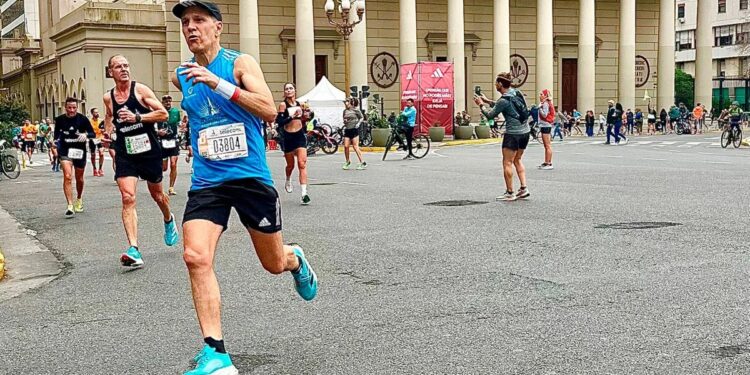 Trece mil corredores y emociones a flor de piel en una nueva edición de la Maratón Internacional Buenos Aires 2023