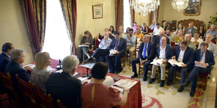 La alcaldesa anuncia el adelanto de la Navidad en Jerez como impulso a la industria turística