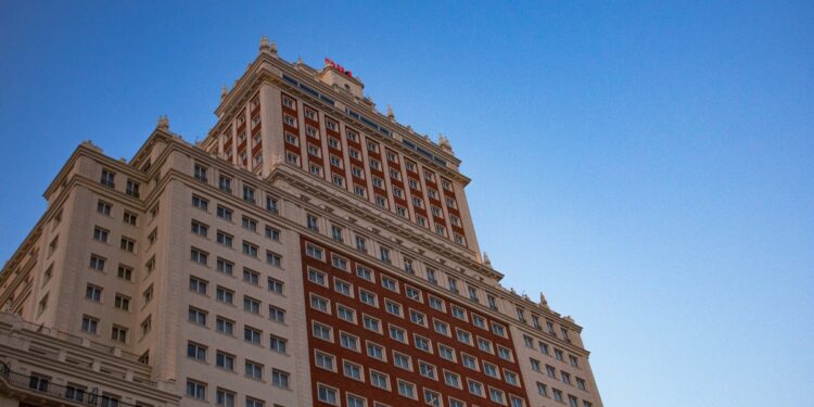 Mango abrirá una gran tienda en plaza de España