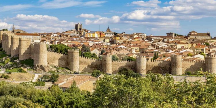 Una de las mejores murallas del mundo está a 100 km de Madrid (y está de fiesta)
