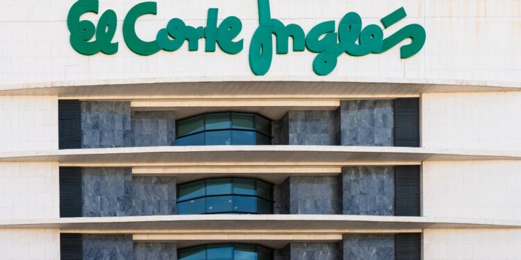 Unit (moda 'low cost') abre sus primeras tiendas en Madrid