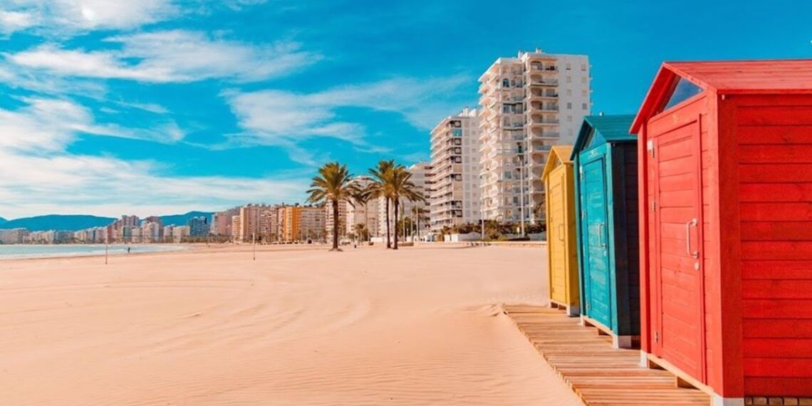 Montes valora la reactivación de los viajes del Imserso pero pide un programa "económicamente sostenible"