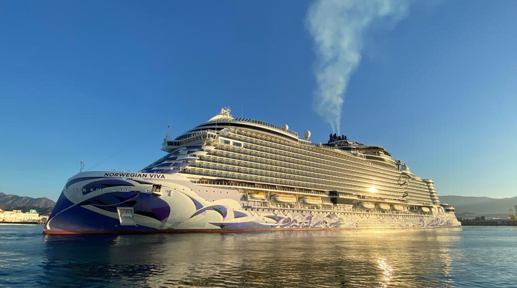 El gran crucero Norwegian Viva visita Motril en su primera ruta tras su estreno el 10 de agosto - Motril