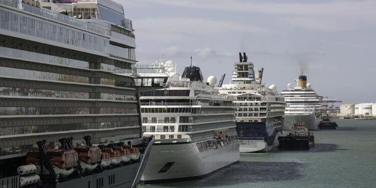 POLUCIÓN: Nuevo impuesto a cruceros y otros grandes buques contaminantes en Catalunya