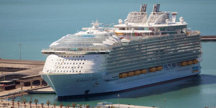 Paterna se gasta más de 700 mil euros en un crucero para 600 jubilados