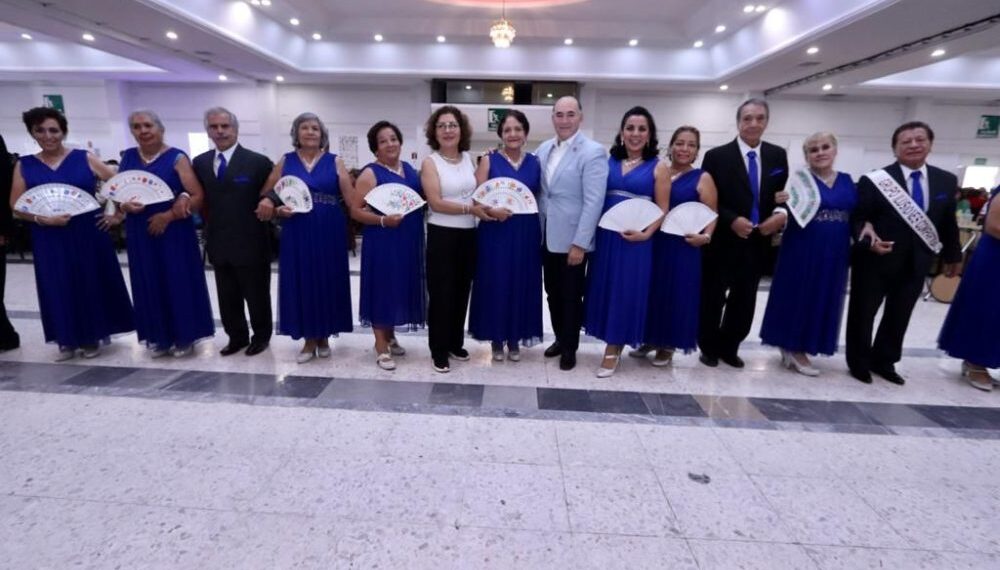 DIF Municipal apapacha con comida-baile a 1450 abuelitos