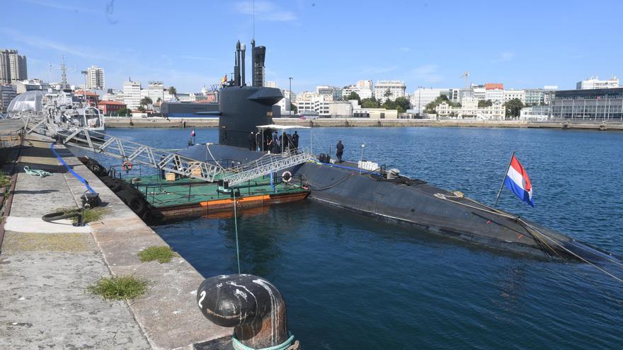 Un Submarino Un Nav o Militar Y Dos Barcos De Pasajeros Llegan Al 