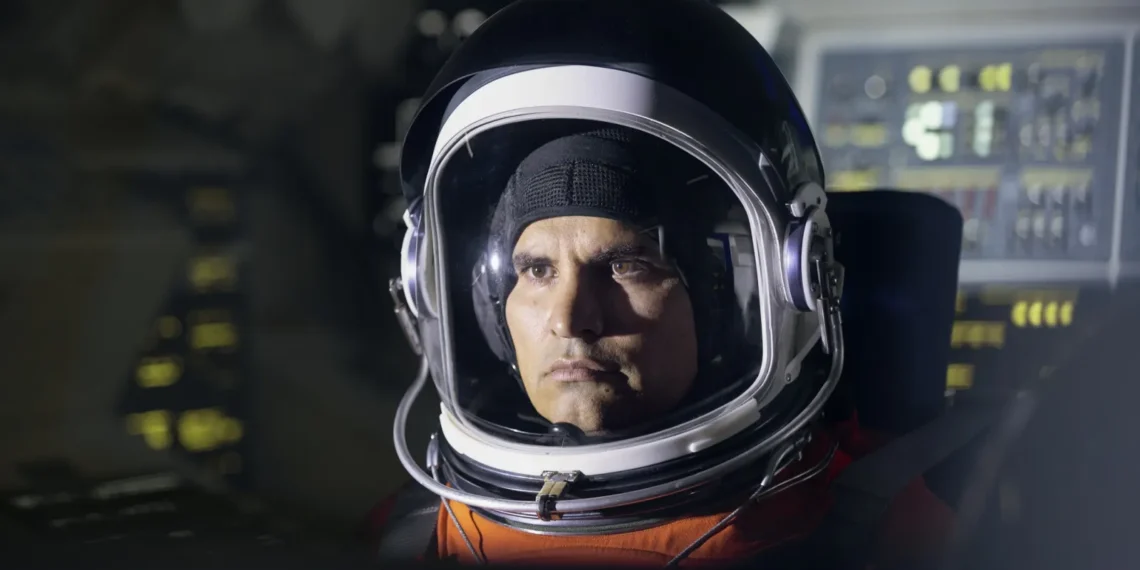 Michael Peña va al espacio en esta historia basada en hechos reales.