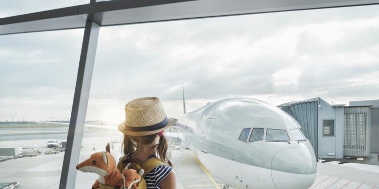 Una niña de dos años de Madrid bate el récord mundial de viajes