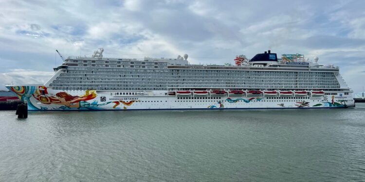 Norwegian Cruise Line: Turistas enfurecidos por restricción de paquetes ‘todo incluido’ en aguas españolas
