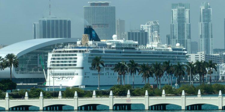 EL PUERTO DE MIAMI RECIBIRÁ OCHO NUEVOS CRUCEROS PARA LA TEMPORADA 2023-2024