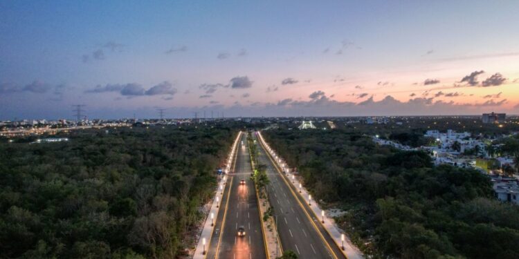 SE ALCANZAN 52 CRUCEROS Y 7 MIL LUMINARIAS NUEVAS: Mejoran la movilidad e iluminación en Playa del Carmen y Puerto Aventuras, con servicios de calidad, basados en alta tecnología que permite el monitoreo permanente de forma remota