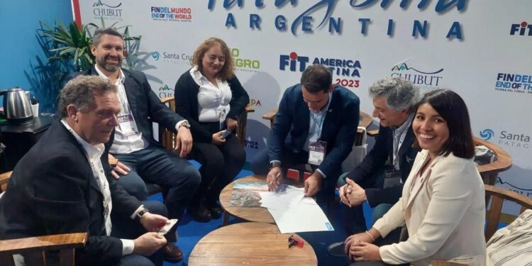 Acuerdo con Puerto Madryn para potenciar el turismo de cruceros