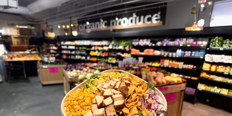 Popular grocery store and Whole Foods rival announces abrupt closure with 'heavy hearts' after just one year in business