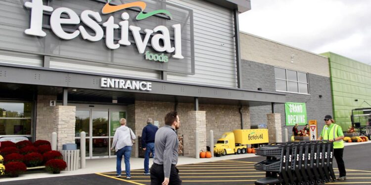 La Crosse-based Festival Foods opens new Chippewa Falls location