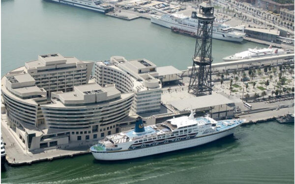 Puerto de Barcelona cierra el muelle de cruceros más cercano a la ciudad