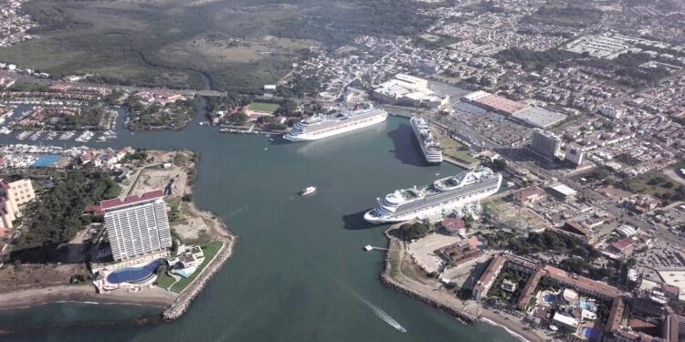 Llegan a Puerto Vallarta casi 426 mil cruceristas en 9 meses