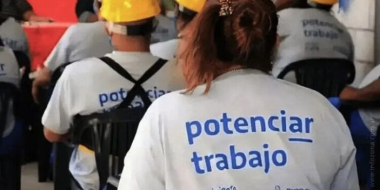 Con planes sociales pero en crucero de lujo | Los Primeros TV