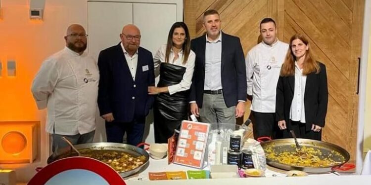 Cullera exhibe su excelente gastronomía frente a las agencias de viaje