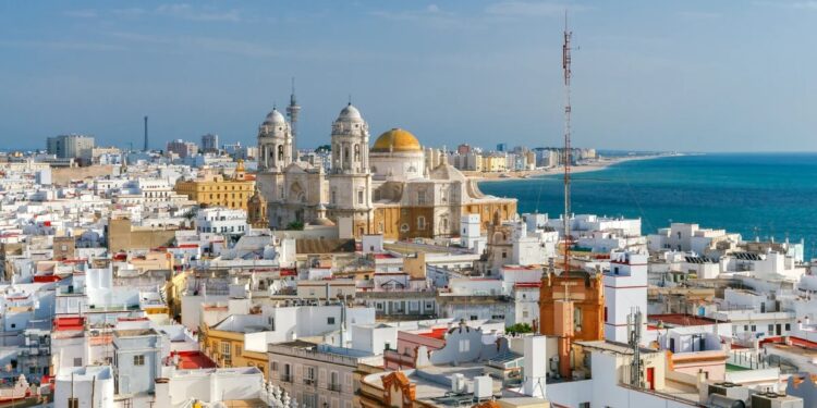 Ocho restaurantes de Cádiz recomendados por los clientes: vinos de Jerez, carnes a la brasa y tortillitas de camarones