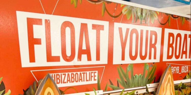 Disfrutar de una Ibiza boat party con Float Your Boat