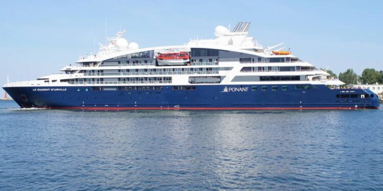 Crucero Le Dumon-d’Urville listo para atracar en Tela el 15 de noviembre