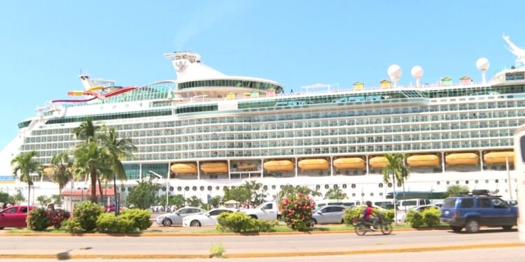 Crucero “Atlantis” con pasajeros de la comunidad Gay