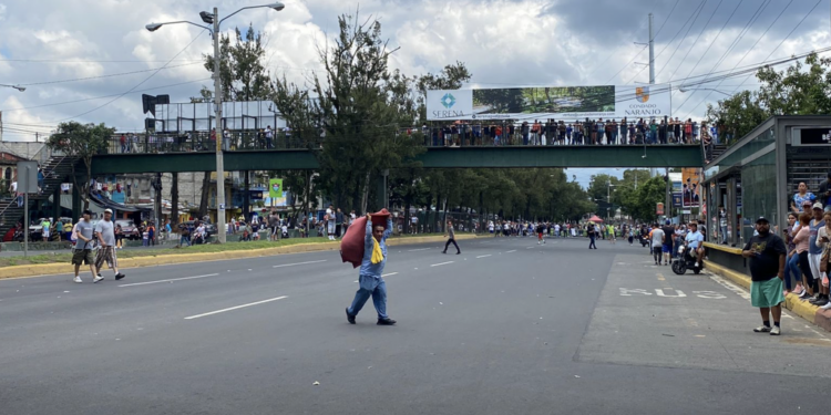 PNC se presenta para retirar bloqueo en Colonia Bethania