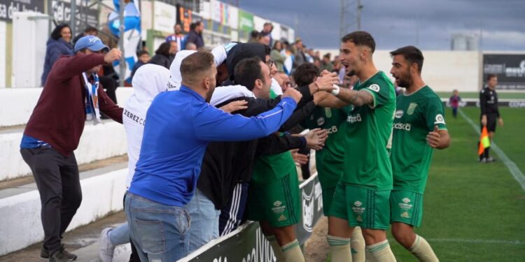 El Xerez CD celebra uno de sus goles en Pozoblanco. - Xerez CD
