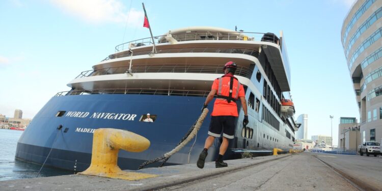 El puerto de Barcelona cierra la etapa de los cruceros en los muelles del World Trade Center
