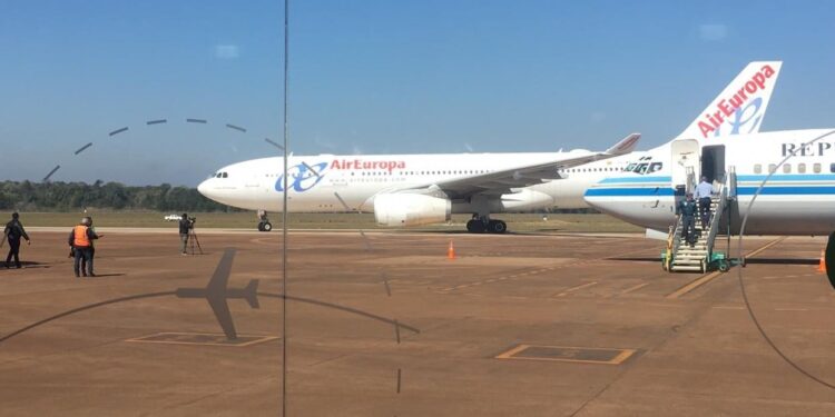 Pasajes al exterior: con el dólar oficial planchado, se disparan las consultas y hay más ventas