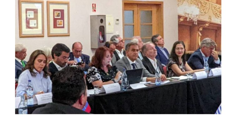 Reunión durante el XIV Foro de Turismo Portugal-América Latina.