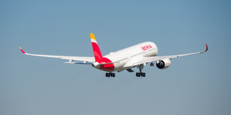 El sector del turismo y viajes 'pincha' en bolsa tras el repunte del petróleo por la guerra en Israel