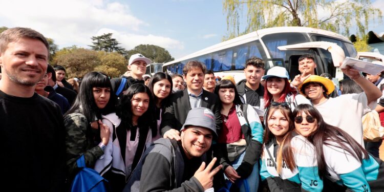 El programa de viajes de egresados gratis alcanza al 85% de los estudiantes de la provincia
