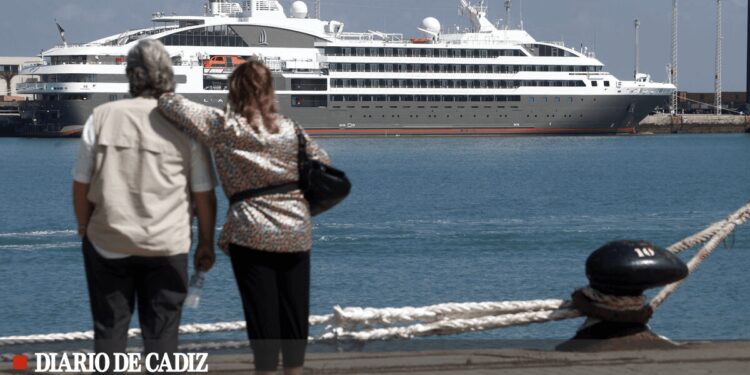 El puerto de Cádiz sale a la busca y captura del turista de los cruceros de lujo
