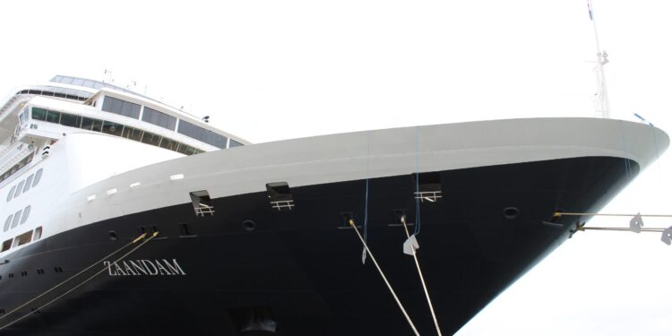 Puerto de Coquimbo recibe a crucero con mayor número de pasajeros de la temporada