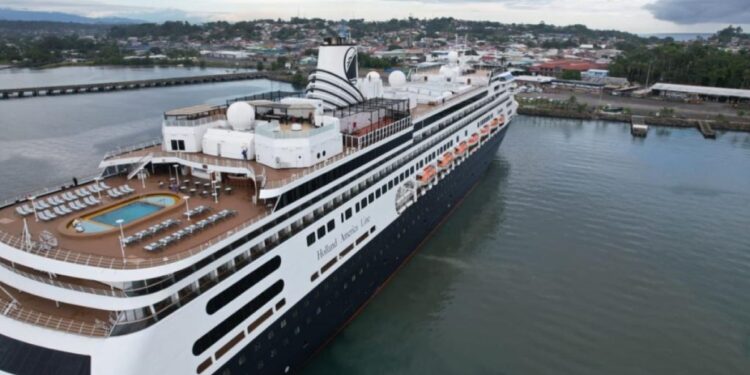 Puerto Limón recibe su primer crucero de la temporada 2023-2024