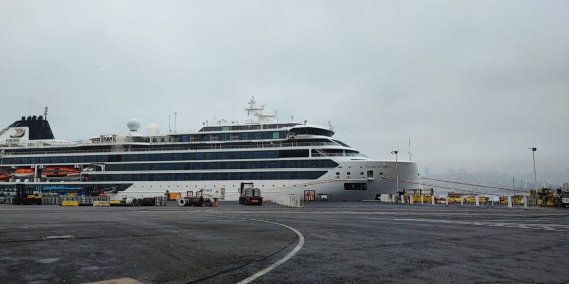 Puerto de Valparaíso recibe segunda recalada doble de cruceros