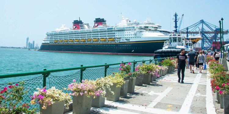 Buenaventura, uno de los puertos del Gran Pacífico Colombiano, recibirá su primer crucero tipo expedición de la línea de crucero