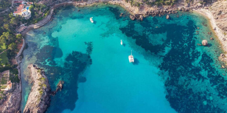 Alpha VIP Transfer, un servicio para ir a los planes de Ibiza en otoño