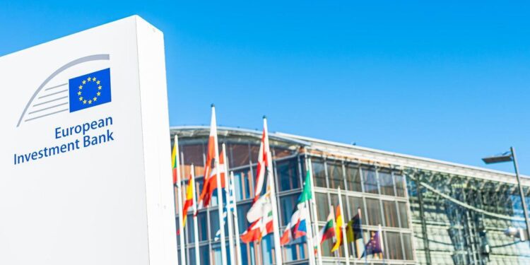 Instituciones europeas | De los 381.398 euros anuales del BEI a los 119.705,04 euros de un eurodiputado: así son los sueldos en la UE
