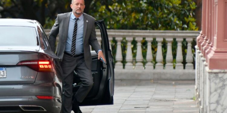 Cuáles son los 200 viajes de Martín Insaurralde al exterior que investiga la Justicia