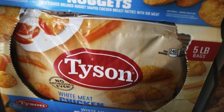 Analysis-Record chicken prices squeeze US shoppers, benefit Tyson Foods