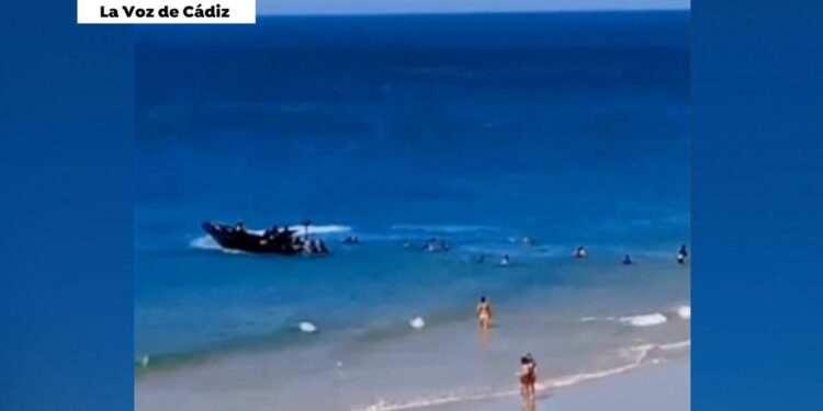 'Pateras taxi', la nueva modalidad de la mafia para traer inmigrantes ilegales a las costas de Cádiz con lanchas de narcos