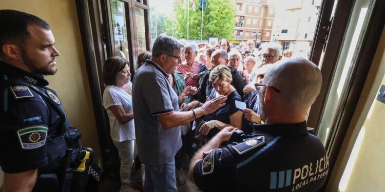 CRUCERO PATERNA | Testimonio de uno de los jubilados que ha conseguido una plaza