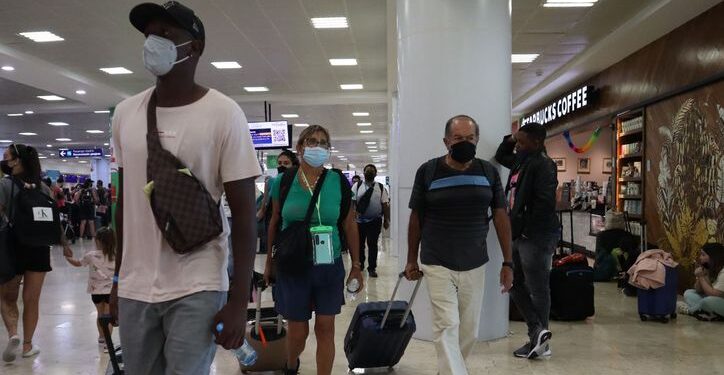 Hoteleros advierten más bajas en el turismo; piden mejoras en migración