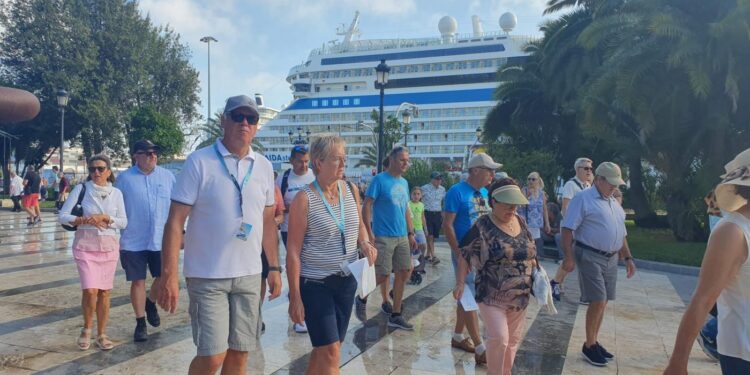 Cruceristas en Cádiz. - VIVA CÁDIZ