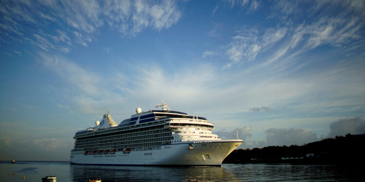 La pareja que lleva más de 500 días de un crucero en otro porque es más barato que pagar su renta